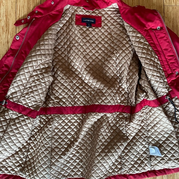 Red coat with adjustable waist and removable faux-fur collar - Picture 4 of 7